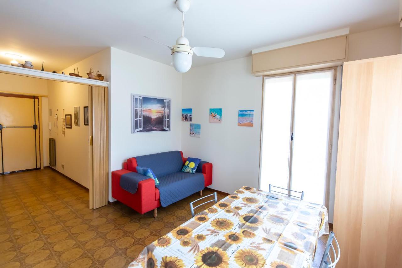 Apartamento La Casa Di Vittoria San Lorenzo al Mare Exterior foto
