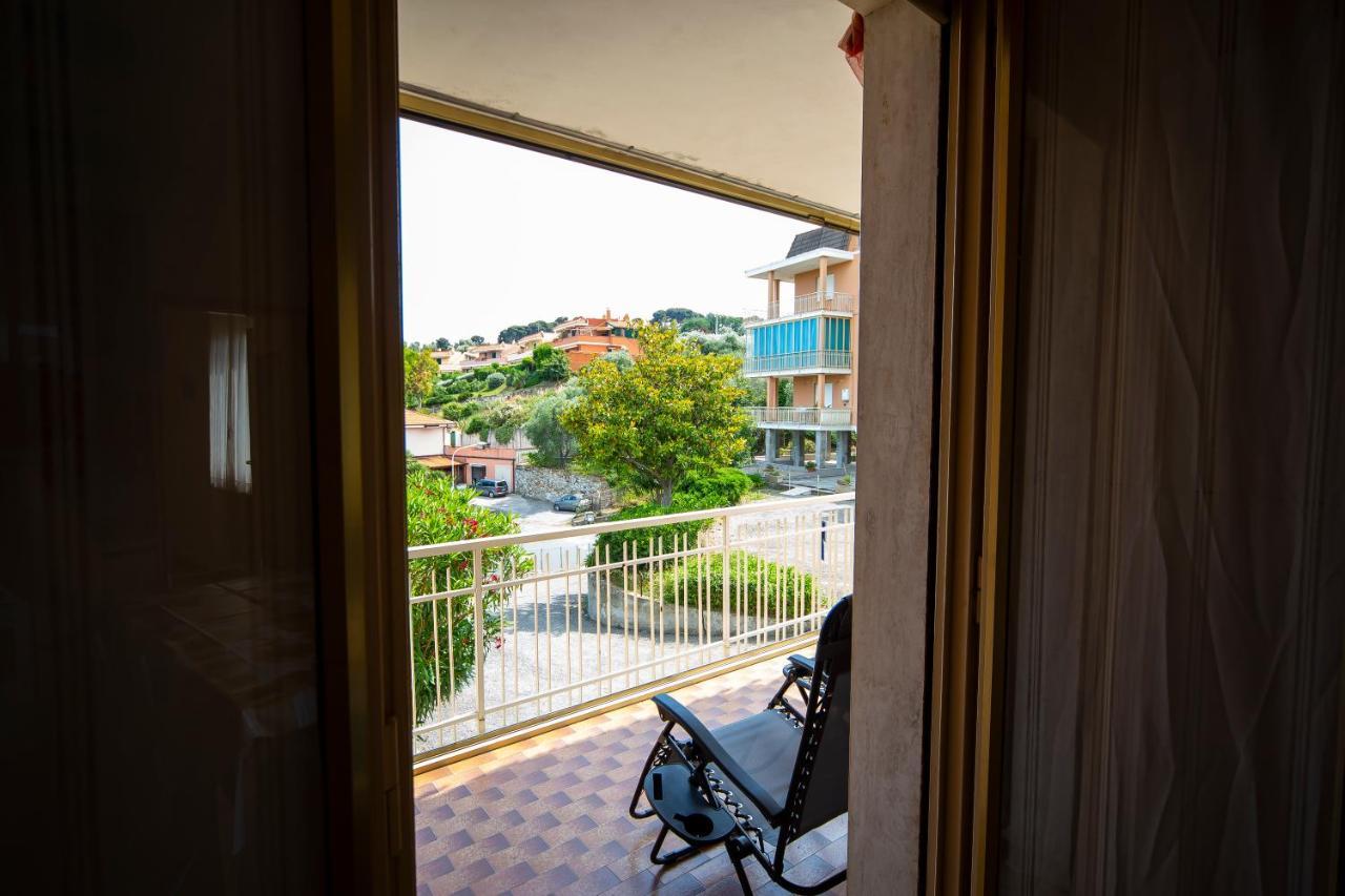 Apartamento La Casa Di Vittoria San Lorenzo al Mare Exterior foto