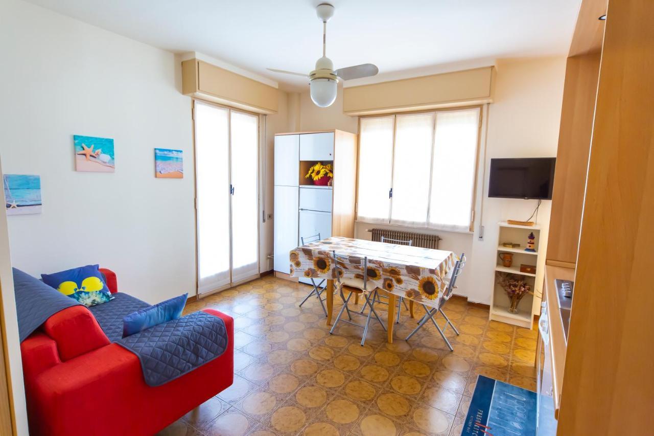 Apartamento La Casa Di Vittoria San Lorenzo al Mare Exterior foto
