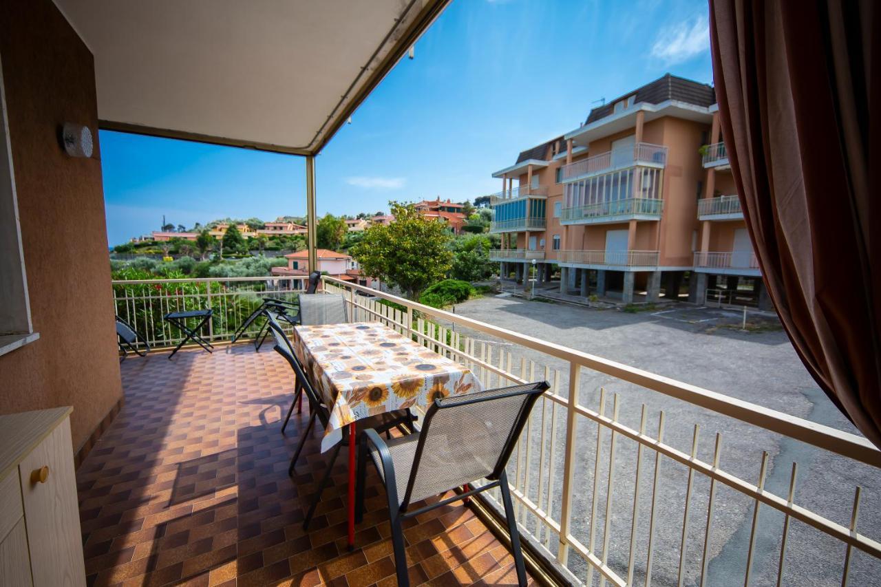 Apartamento La Casa Di Vittoria San Lorenzo al Mare Exterior foto